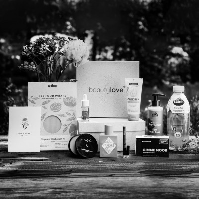Beauty Box Inhalt auf einen Blick inklusive der AWESOME SOAP Naturseife der Sorte GIMME MOOR